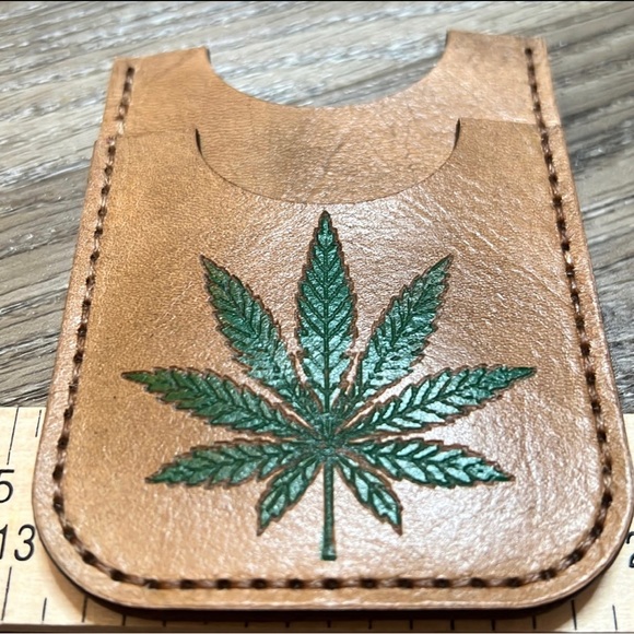 Handmade Custom Leather Minimalist Wallet - Picture 5 of 6
